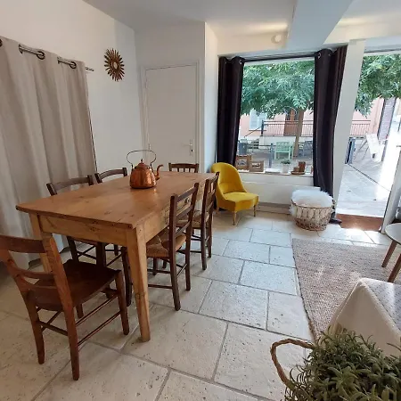 Chez Laurette - Charming In Historic Village Near Versailles Apartment *
