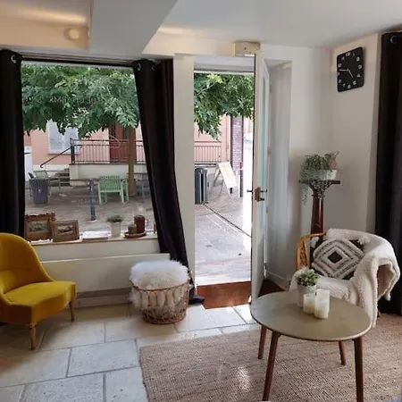 Chez Laurette - Charming In Historic Village Near Versailles *
